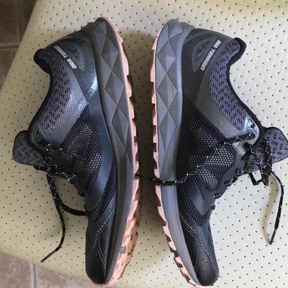 New Balance Navy and Pink Athletic Shoes - Picture 4 of 8